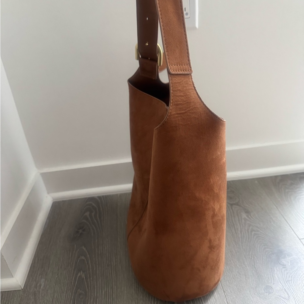 Elegant Brown Suede Shoulder Bag - Picture 3 of 5